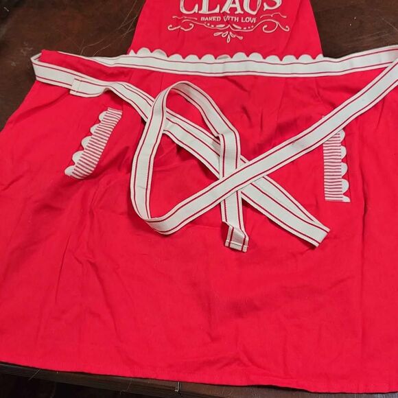 Set of Christmas aprons, Santa and Mrs Claus - Picture 6 of 7